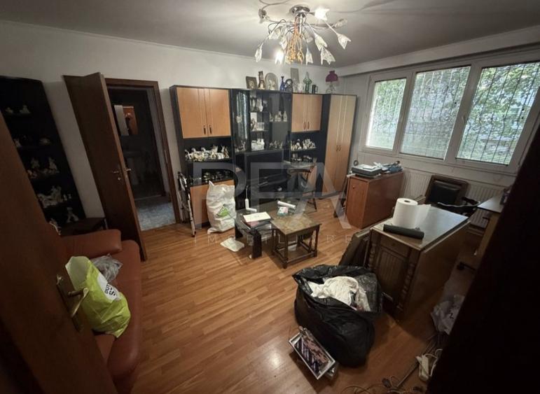 Apartament cu 3 camere semidecomandat, mobilat în Drumul Taberei
