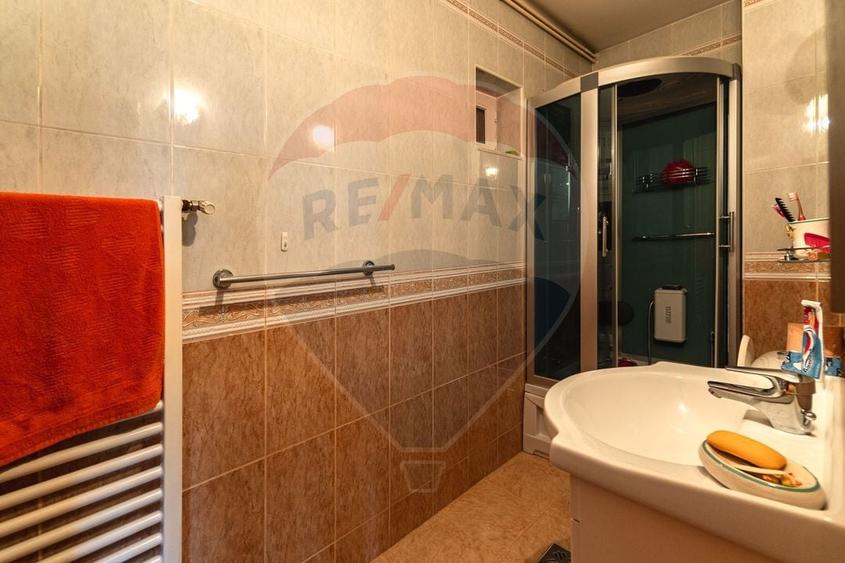 Casă individuală cu 4 camere cu Teren 1673 Mp în Sud-Vest