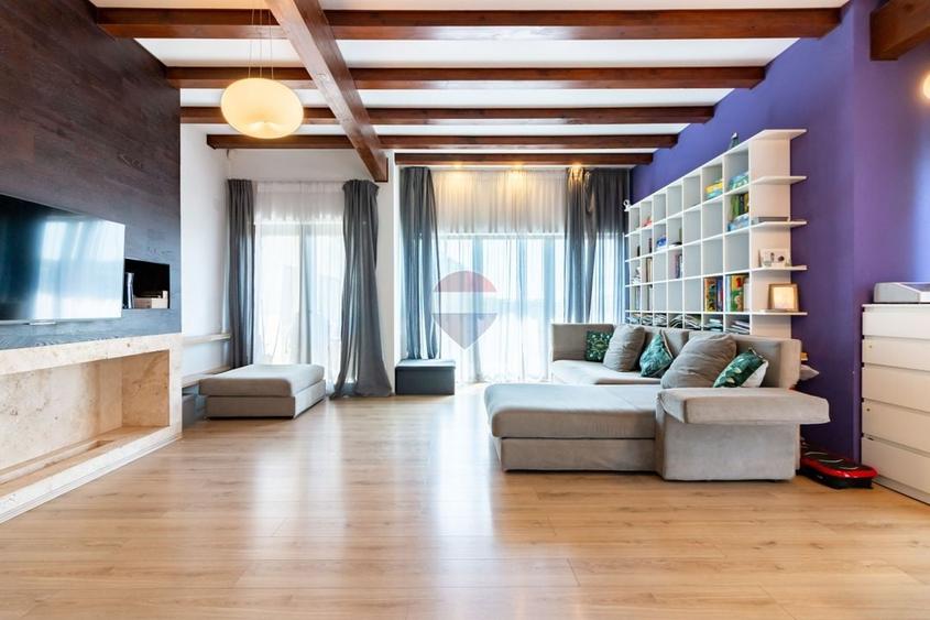 Casă individuală cu 5 camere cu Teren 591 Mp în Est