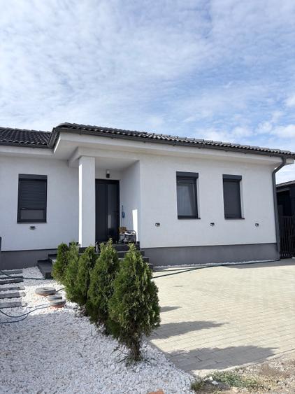 Apartament cu 2 camere decomandat în Giarmata