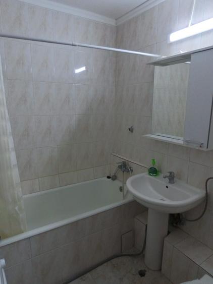 Apartament cu 3 camere nedecomandat în P-ța Alba Iulia