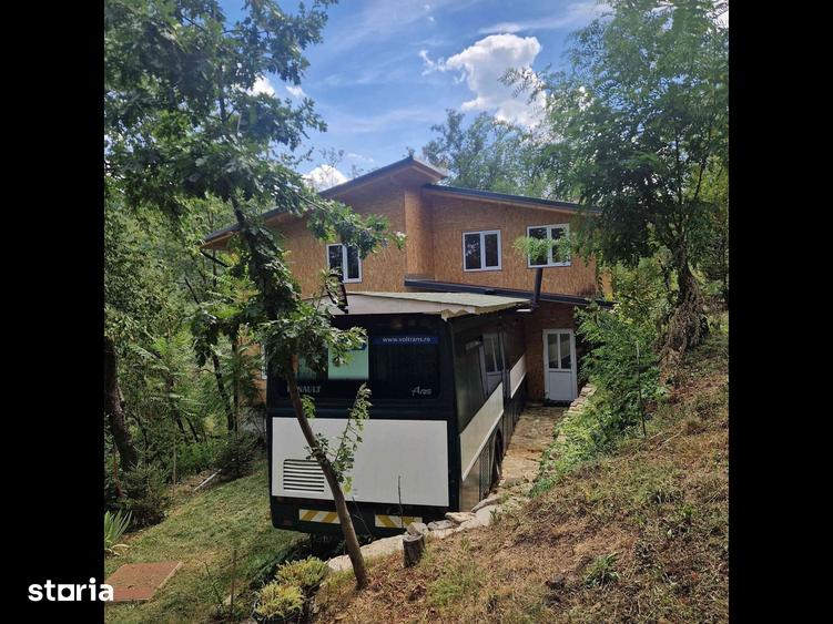 Casă cu 5 camere cu Teren 10300 Mp în Pianu