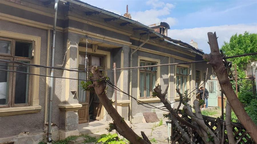 Casă cu 4 camere cu Canalizare în Central