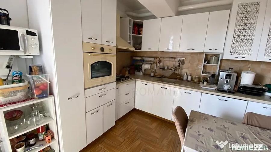 Apartament cu 3 camere semidecomandat în Sud