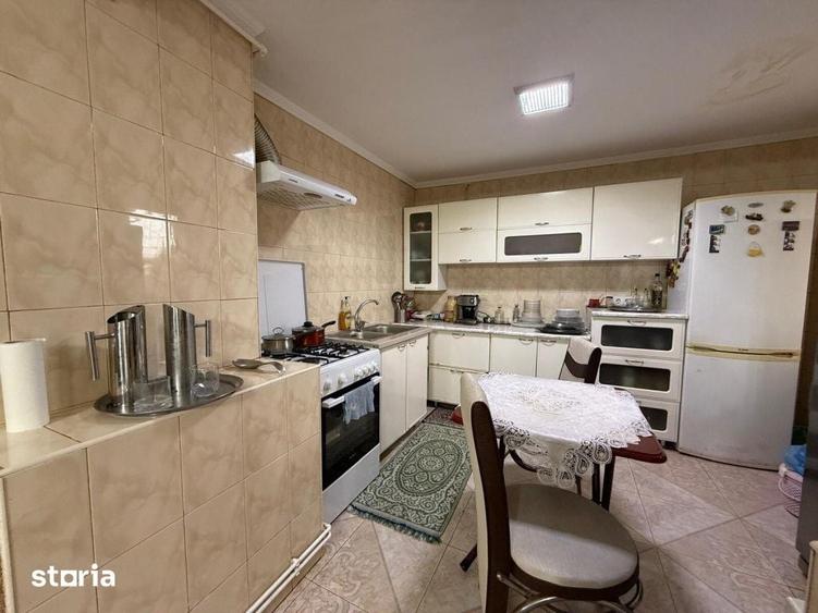 Casă cu 4 camere cu Teren 490 Mp în Central