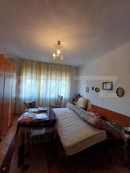 Casă individuală cu 7 camere cu Canalizare în Nord-Vest