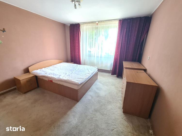 Garsonieră decomandată în Vest