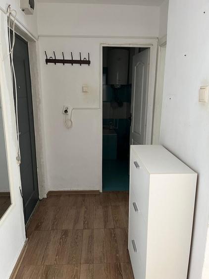 Vand apartament 0722844357 ( baie ,bucatarie ,camara ,sufragerie si 2 dormitoare la parter, semidecomndat cu supra.utila de 44 m2. Pret negociabil - 4