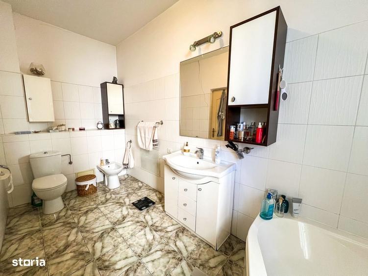 Casă cu 4 camere cu Teren 395 Mp în Florești