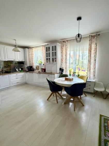 Apartament cu 3 camere semidecomandat, mobilat în Europa