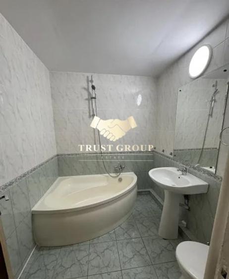Apartament cu 3 camere decomandat în Drumul Taberei