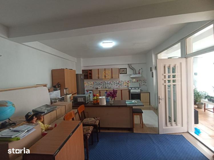 Casa spatioasa cu 7 camere, zona Bd. Brancoveanu, acces facil metrou - 2