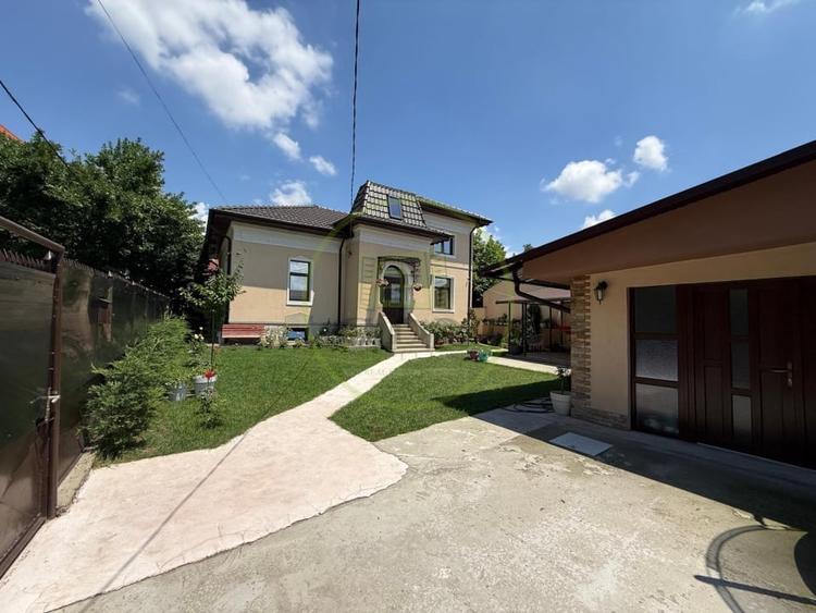 Casă individuală cu 10 camere cu Canalizare în Central