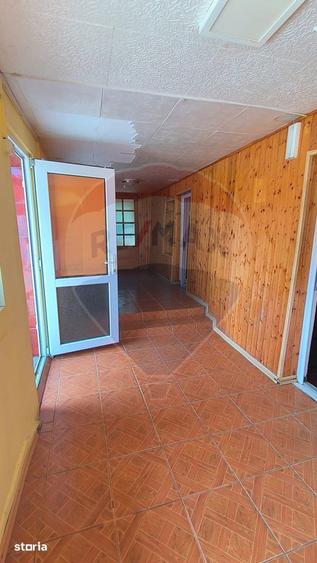 Casă cu 3 camere decomandat cu Canalizare în Nord