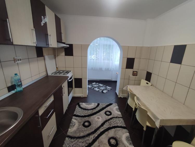 Apartament cu 2 camere decomandat, mobilat în Nicolina