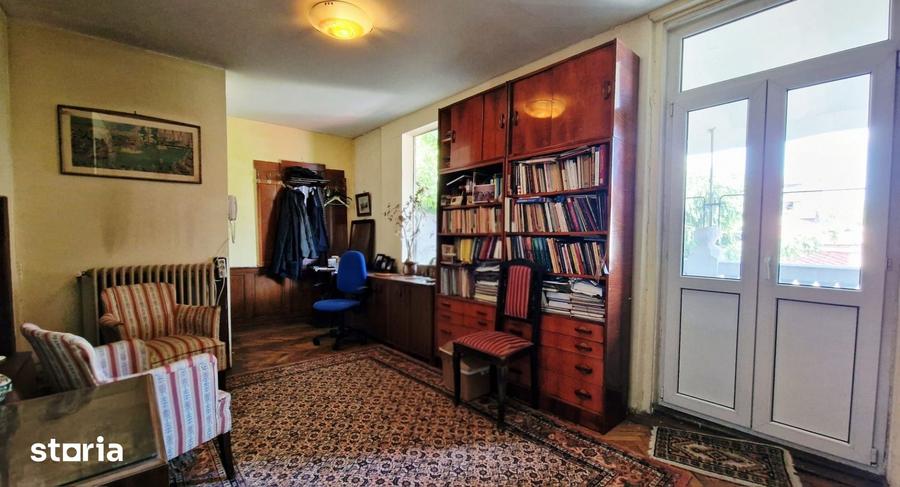 Apartament cu 5 camere în Victoriei