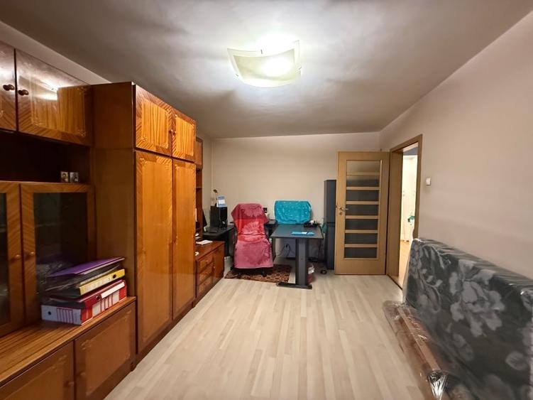Apartament cu 3 camere decomandat, mobilat în Drumul Taberei