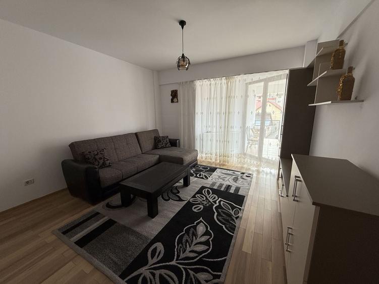 Apartament cu 2 camere semidecomandat, mobilat în Central