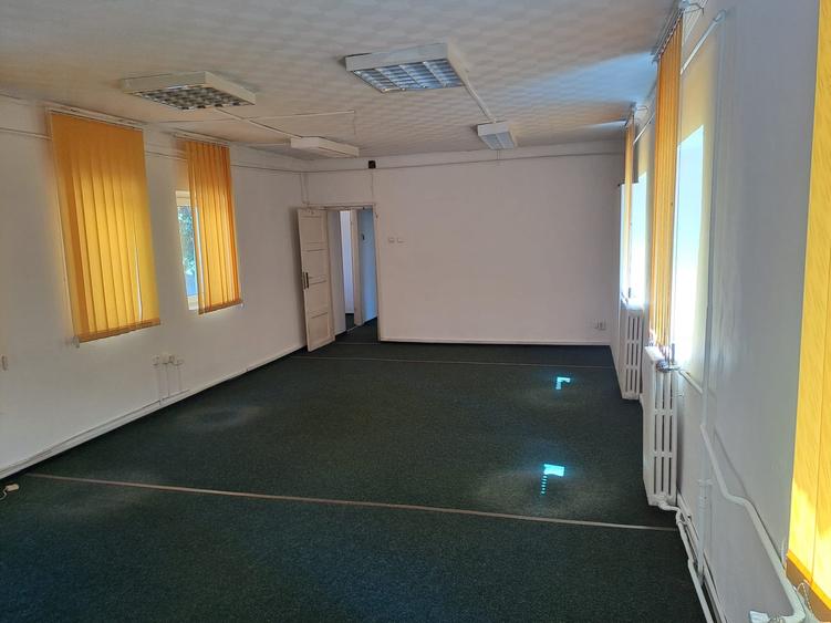Casă individuală cu 13 camere cu Canalizare în Centrul Istoric