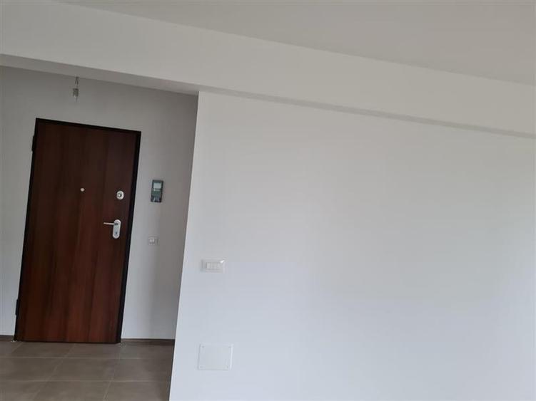 Apartament cu 2 camere decomandat în Tractorul