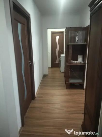 Apartament cu 4 camere decomandat, mobilat în 1 Mai