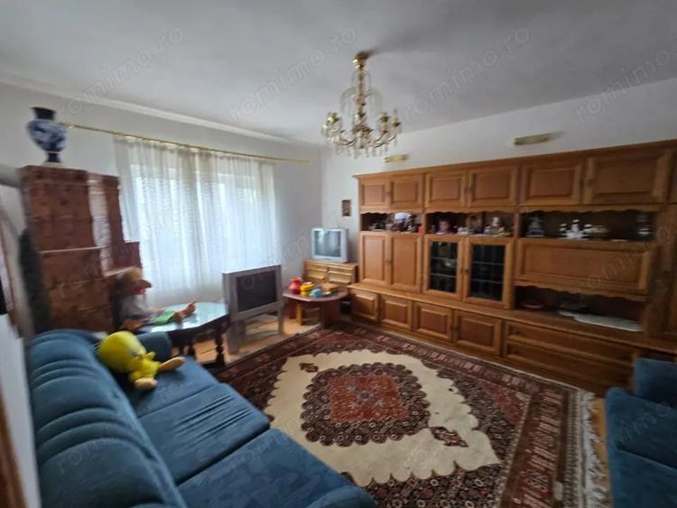 Casă cu Teren 1210 Mp în Mălureni