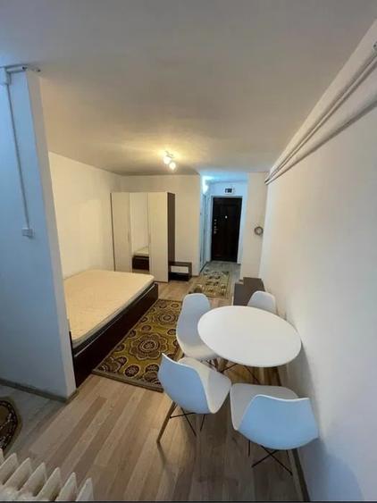 Garsonieră decomandată, mobilată în Galata