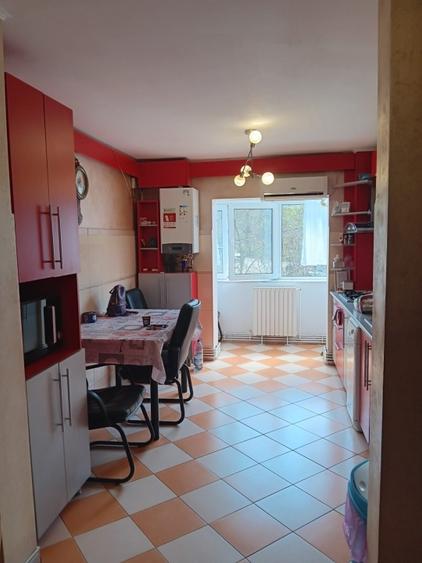 Apartament cu 3 camere decomandat, mobilat în Frumoasa