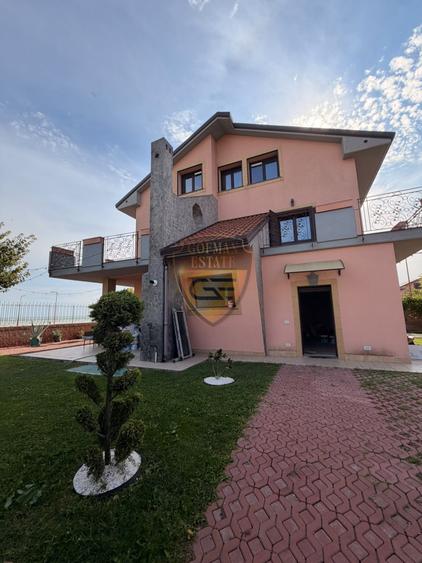 Casă individuală cu 6 camere cu Canalizare în Faleza Nord