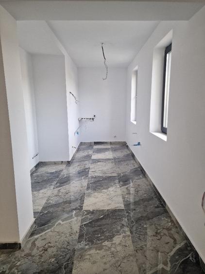 Casă cu 5 camere cu Teren 220 Mp în Central