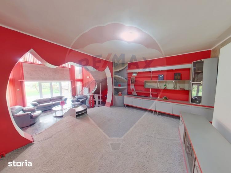Casă cu 6 camere cu Teren 960 Mp în Central