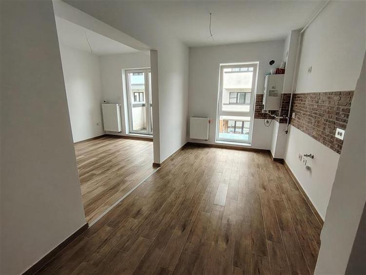 Apartament cu 2 camere decomandat în Tractorul
