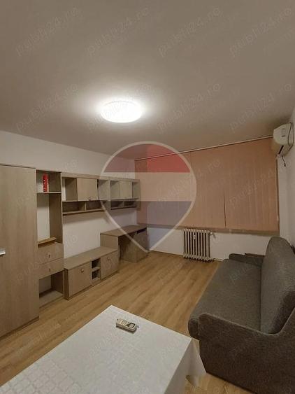 Apartament cu 2 camere decomandat în Nicolina