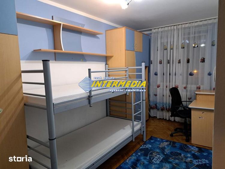 Apartament cu 3 camere decomandat, mobilat în Central