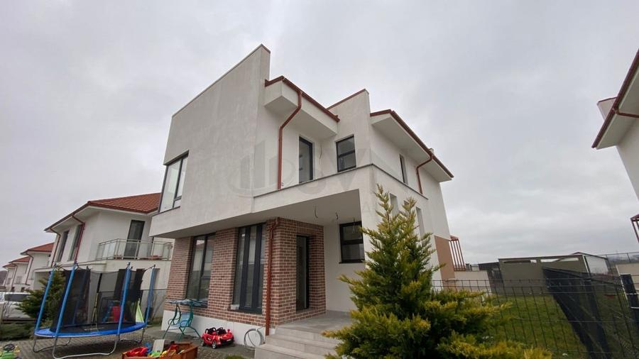 Casă individuală cu 5 camere cu Canalizare în Mogoșoaia