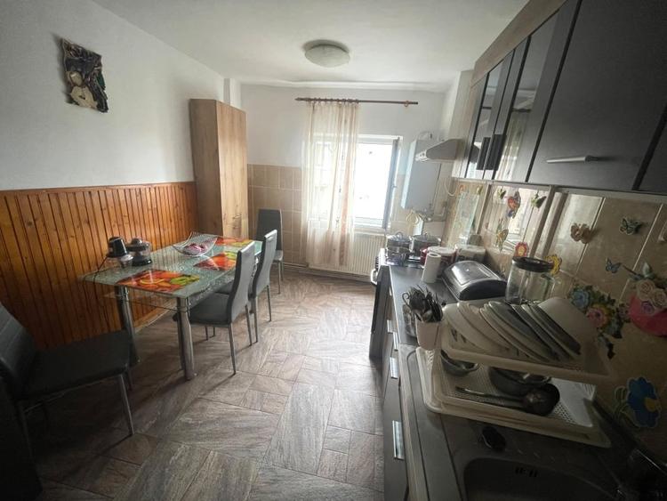 Apartament cu 4 camere decomandat, mobilat în Cetate