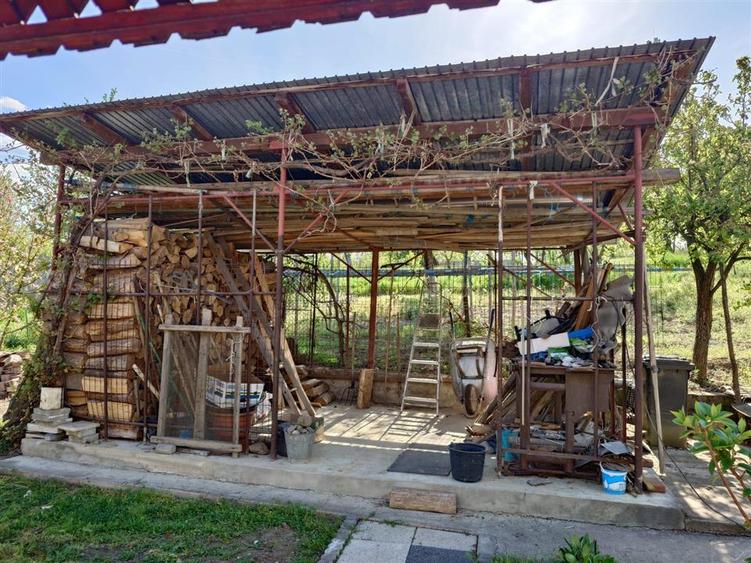 Casă individuală cu 9 camere cu Teren 2339 Mp în Exterior Nord