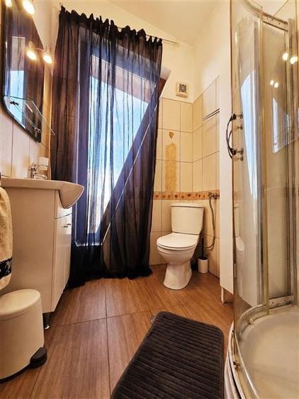 Casă individuală cu 5 camere cu Teren 482 Mp în Sisești