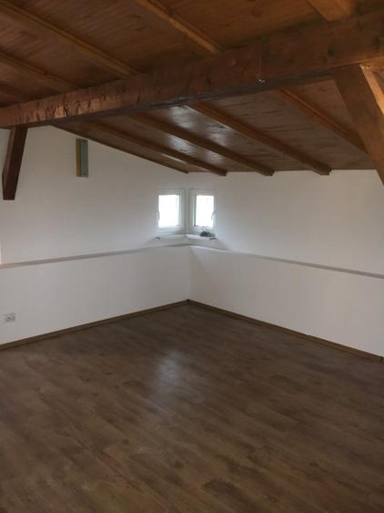 Duplex cu 8 camere cu Canalizare în Prelungirea Ghencea