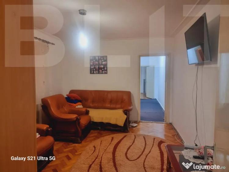 Apartament cu 3 camere semidecomandat în Central