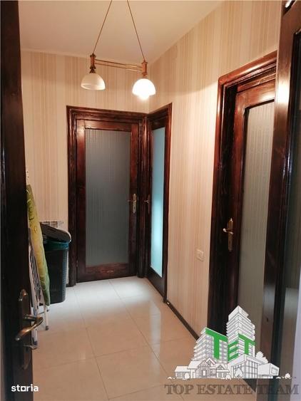 Apartament cu 3 camere, mobilat în Magheru