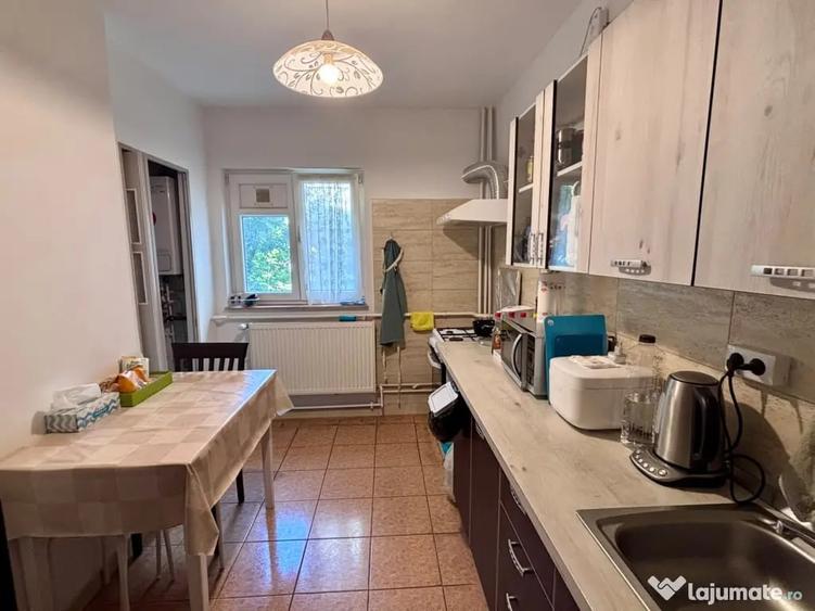 Apartament cu 3 camere decomandat în Aviației