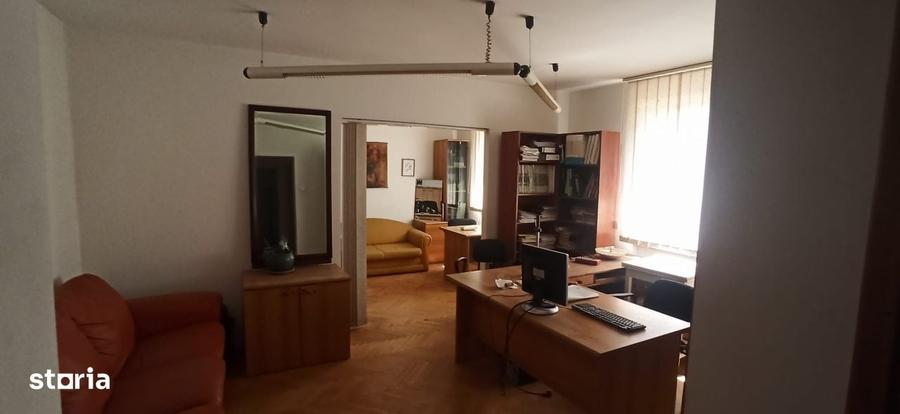 Apartament cu 4 camere în Ultracentral