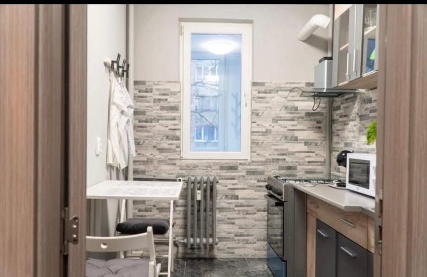 Apartament cu 2 camere semidecomandat, mobilat în Alexandru Obregia