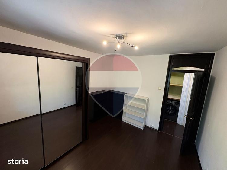 Apartament cu 4 camere semidecomandat în Traian