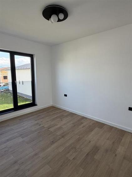Casă individuală cu 4 camere cu Teren 230 Mp în Sânpetru