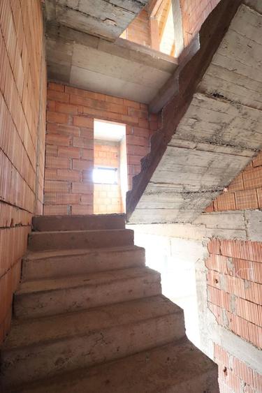 Casă individuală cu 6 camere cu Canalizare în Sălicea