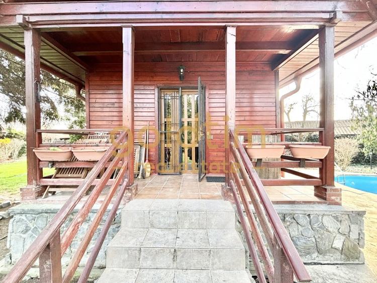 Casă individuală cu 4 camere cu Piscina în Ciofliceni