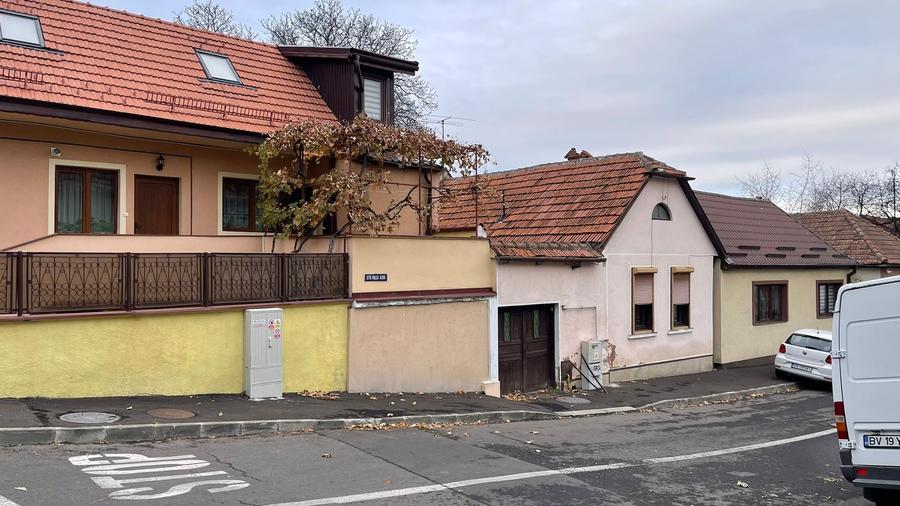 Casă cu 2 camere cu Teren 90 Mp în Centrul Istoric