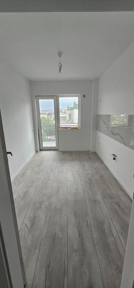 Apartament cu 2 camere decomandat în Tractorul